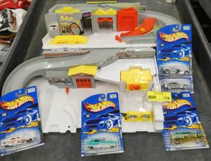 Hot Wheels Car Wash and 5 new in package Hot Wheels