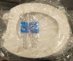2 new plastic Toilet seats