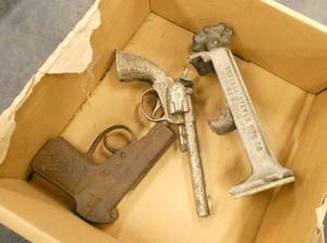 2 toy guns and a vintage jar opener