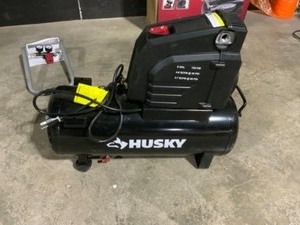 Husky 8G 150 PSI Hotdog Air Compressor. See Pictures