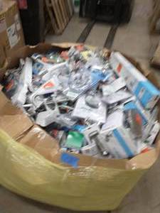 PALLET OF MIXED PLUMBING SUPPLIES