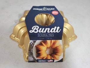 lot 15 image: New Nordic Ware Solera Bundt Pan