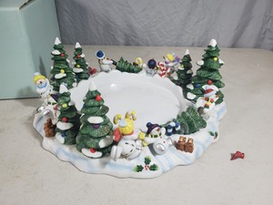 lot 22 image: Partylite Large Decorative Candle Holder