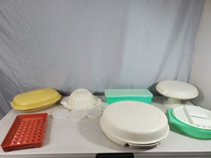 lot 34 image: Vintage Tupperware