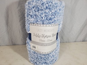 lot 39 image: New Teddy Sherpa Throw