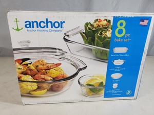 lot 43 image: New Anchor Hocking 8 Piece Bake Set
