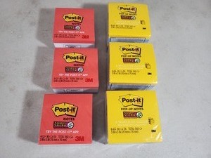 lot 54 image: 2700 New Post It Notes