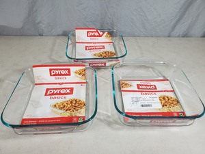 lot 118 image: 3 New Pyrex 2 Quart Glass Bakeware
