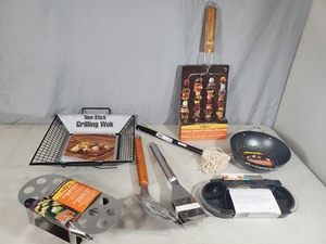 lot 152 image: New BBQ Grilling Items