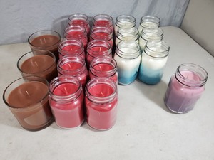 lot 100 image: 20 New Soy Blend Candles