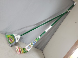 lot 121 image: New Libman Wonder Mop and Kitchen Broom