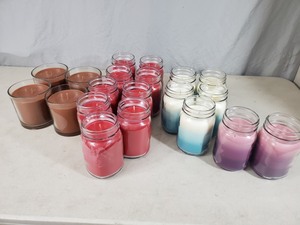 lot 127 image: 20 New Soy Blend Candles