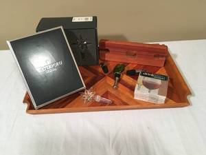 lot 253 image: Wooden Serving Tray w Waterforn Wine Stopper