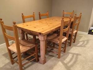 lot 274 image: Pottery Barn Library Table & 6 Chairs