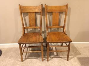 lot 277 image: 2 Antique Oak Chairs