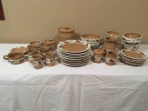 lot 202 image: Mill Creek Stoneware - Pinecones