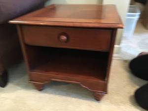 lot 209 image: End Table with Drawer
