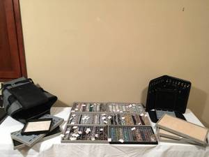 lot 221 image: Incredible Jewelry Lot of Hand-made Jewelry
