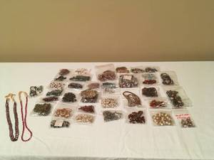 lot 231 image: 40 Pieces of Hand-made Jewelry