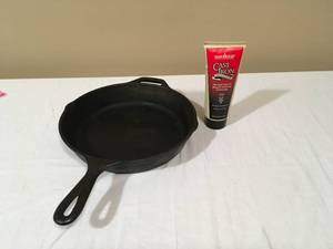 lot 238 image: Ledge 10 Cast Iron Skillet