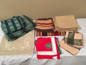lot 245 image: Table Linens, Placemats & Napkins