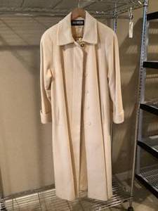 lot 368 image: Womens Cashmere Coat