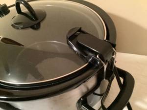 lot 294 image: Crock Pot, Measuring cup & Storage containers