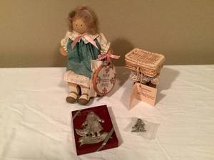 lot 287 image: Lizzie High Doll - Set #4