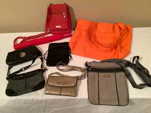 lot 283 image: 7 Travel bags & umbrella