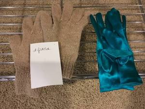 lot 380 image: Womens Gloves