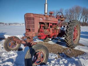 lot 2 image: International Harverster Super M With factory wide front