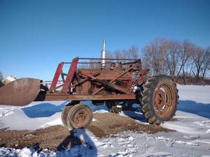 lot 3 image: International Harvester M with Bucket