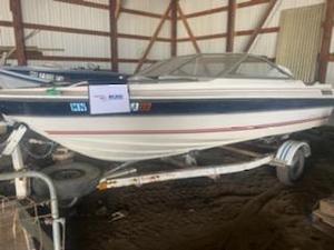 lot 22 image: Bayliner Capri Boat and Roller Trailer