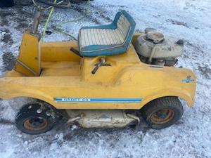 lot 24 image: Vintage Cadet 60 Riding Mower