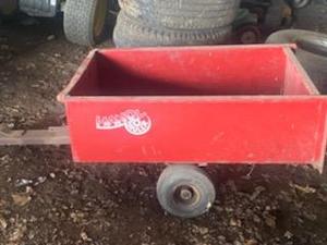 lot 26 image: Lawn and Garden Wagon