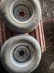 lot 33 image: Pair of P23575R15 Tires