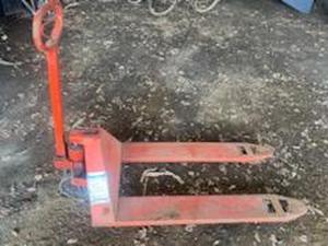 lot 35 image: Magnum Pallet Jack