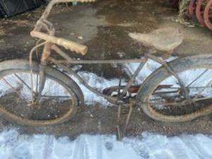 lot 39 image: Vintage Columbia Bicycle