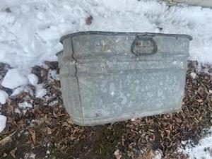 lot 51 image: Older Galvanized Wash Basin