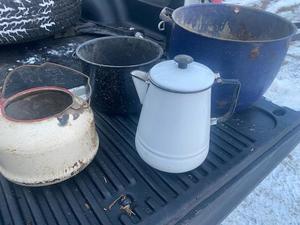 lot 55 image: 4 Pieces of Enamelware