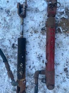 lot 58 image: One Way Hydraulic Cylinders