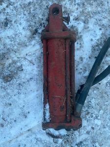 lot 60 image: 2 Way Hydraulic Cylinder