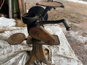 lot 73 image: Manual Cream Separator Station