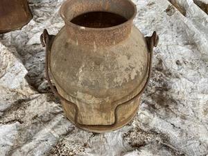 lot 74 image: Cream Can