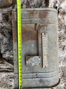 lot 78 image: Large vintage mail box