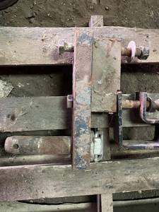 lot 83 image: Hitch and Pin