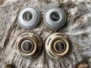 lot 91 image: 4 Older Hubcaps