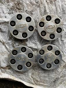 lot 92 image: Chevy Hub Inserts