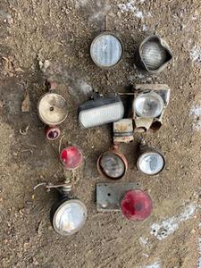 lot 101 image: Misc Tractor and Farm Equipment Lights