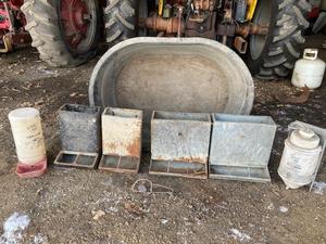 lot 107 image: Misc Animal Feeders